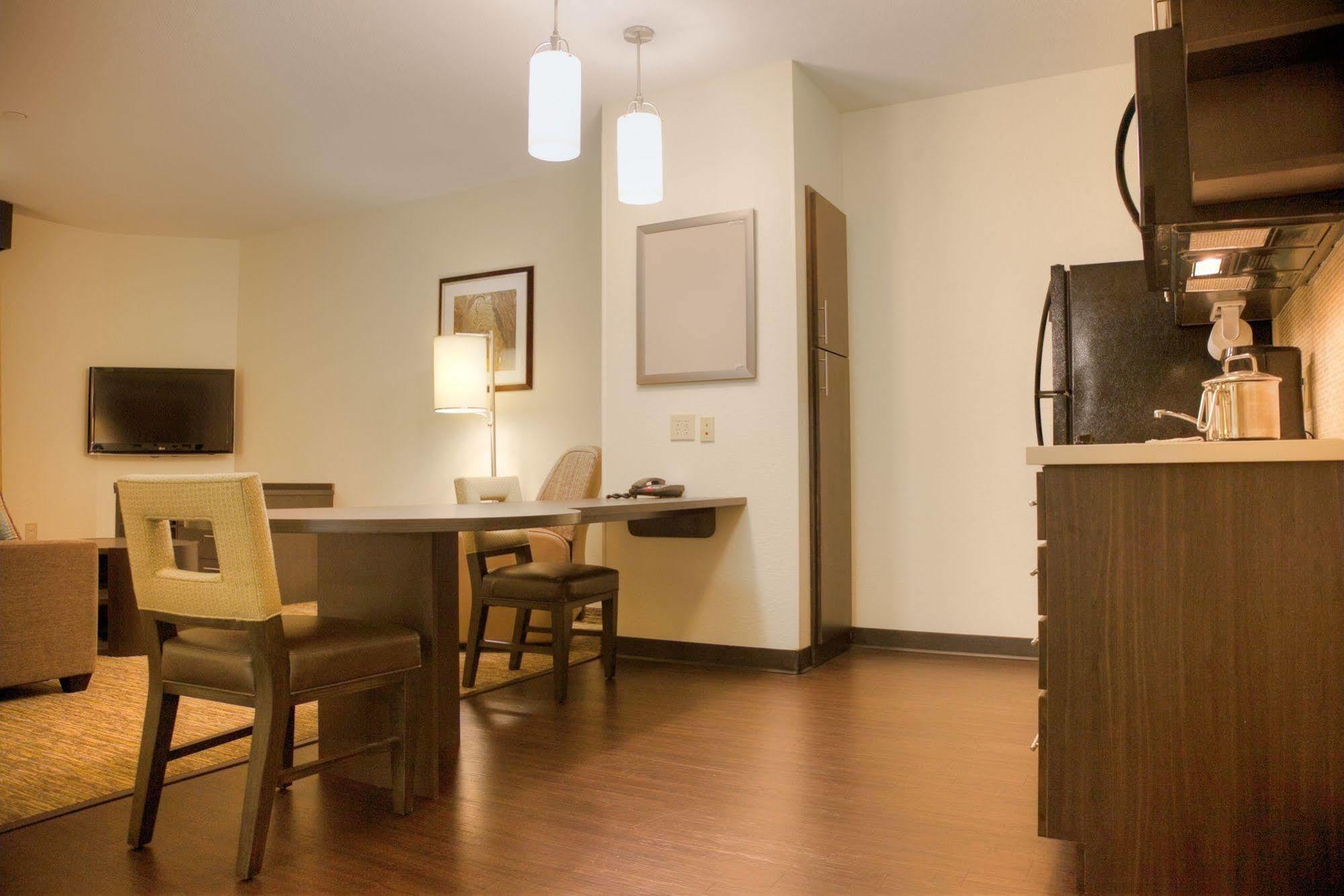 Candlewood Suites Alexandria By Ihg Exterior photo